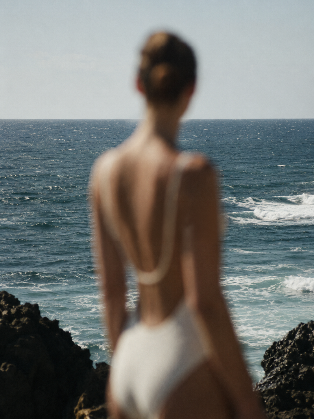 Visuel lingerie avec mannequin IA et direction artistique supervisée — silhouette 2