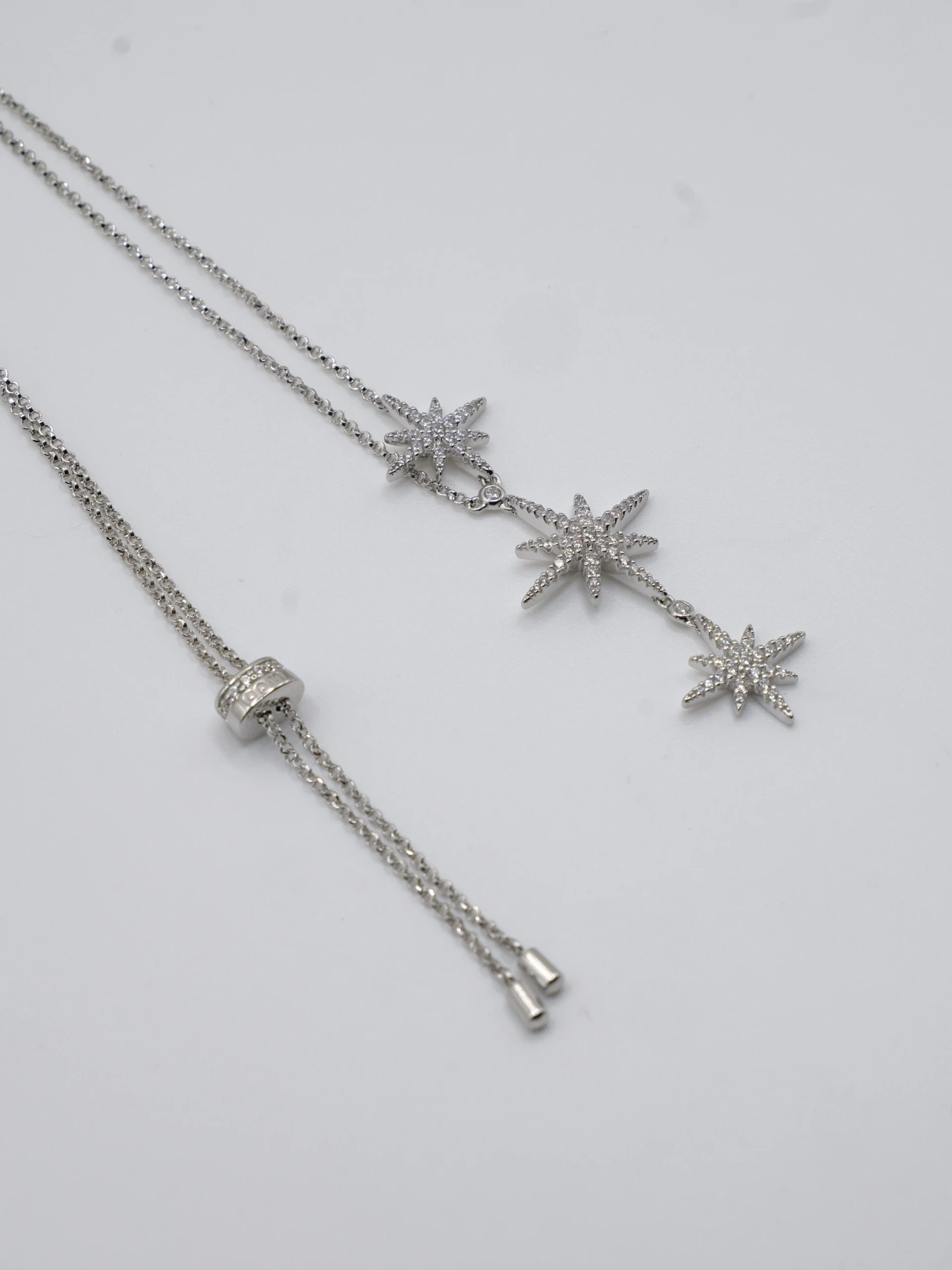 Catalogue bijoux IA avec packshots cohérents — pendentif