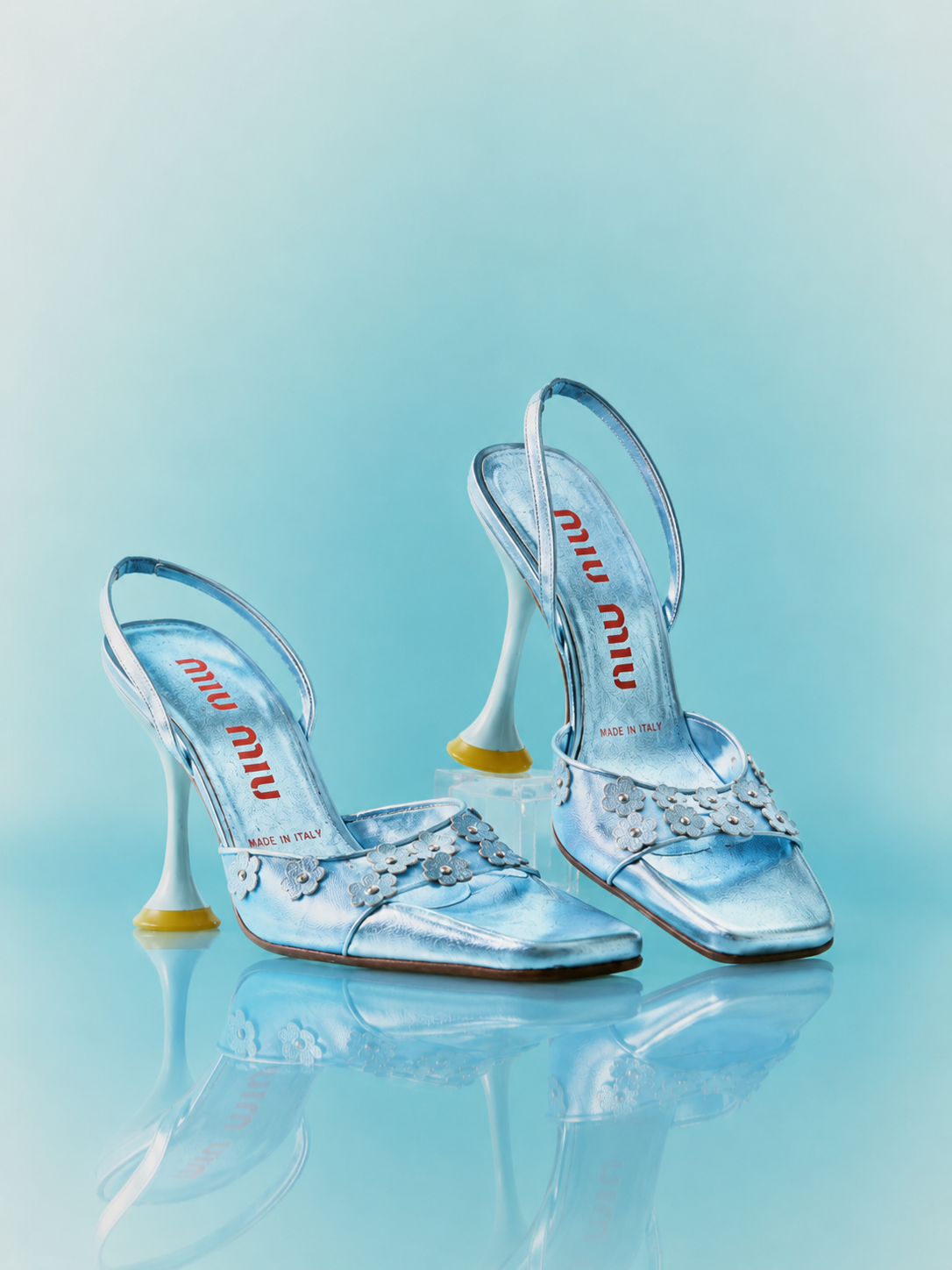 Photo source d'une chaussure avant traitement en photo produit IA chaussures