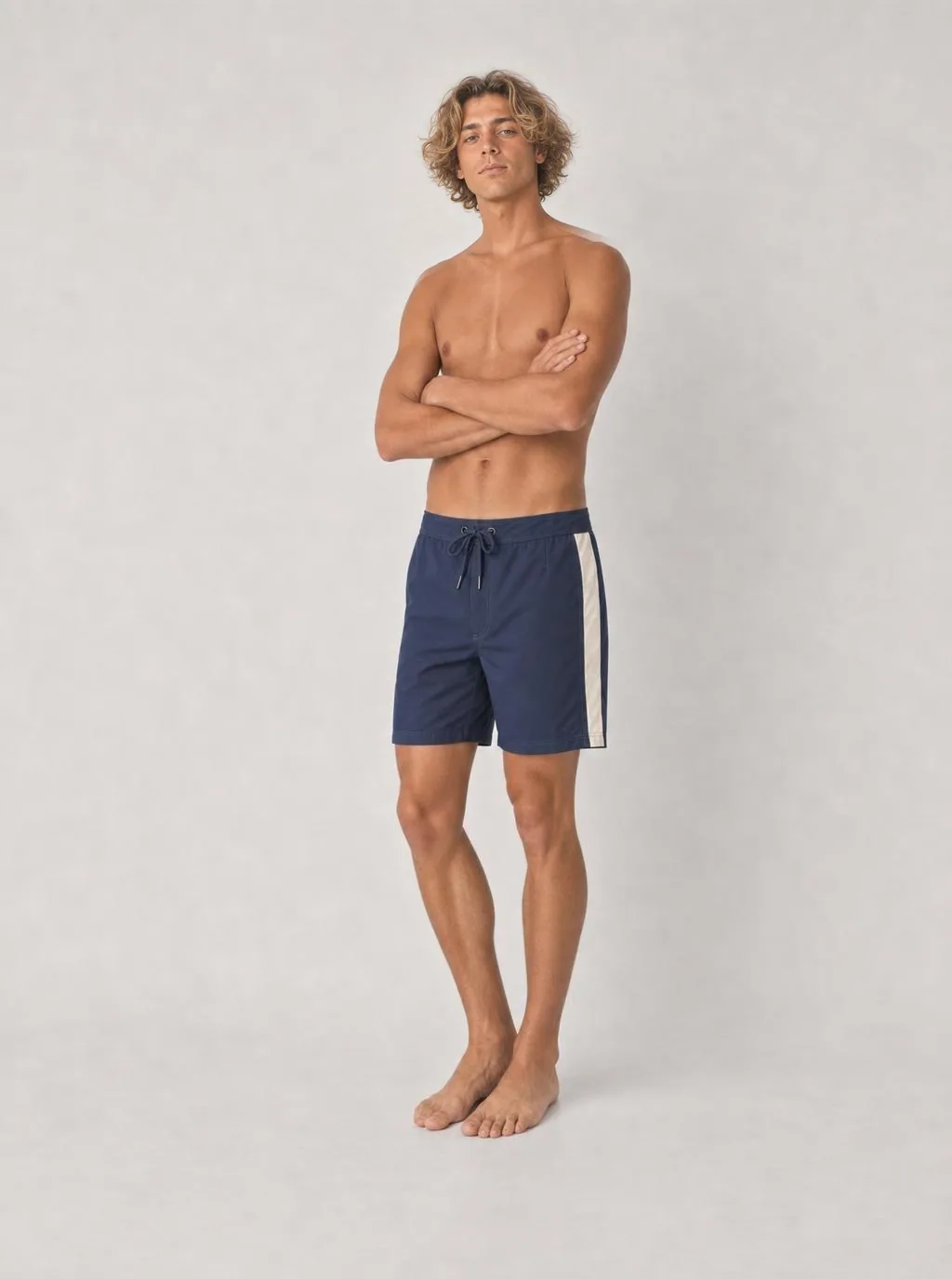 Short de bain marine, porté en studio